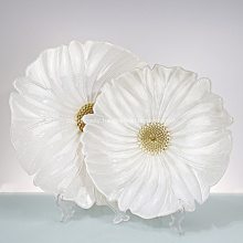 Flower shaped glass plate